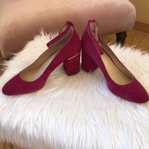 WHBM fuchsia suede block heel pumps. S 71/2